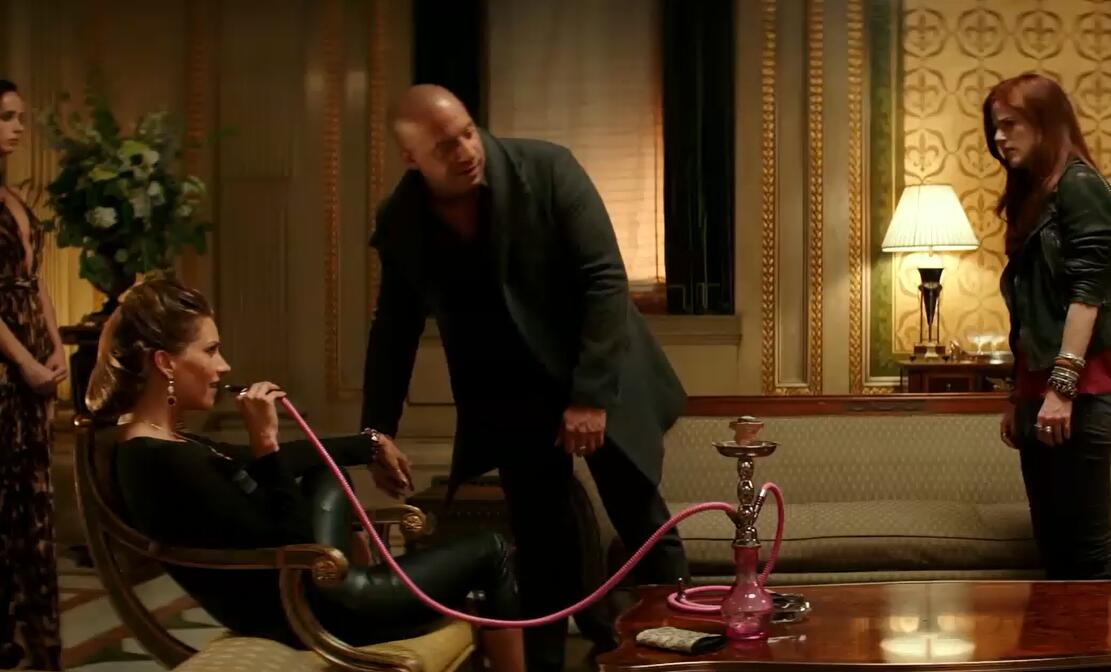 最后的女巫猎人范迪塞尔美国大片女巫玩的阿拉伯水烟壶