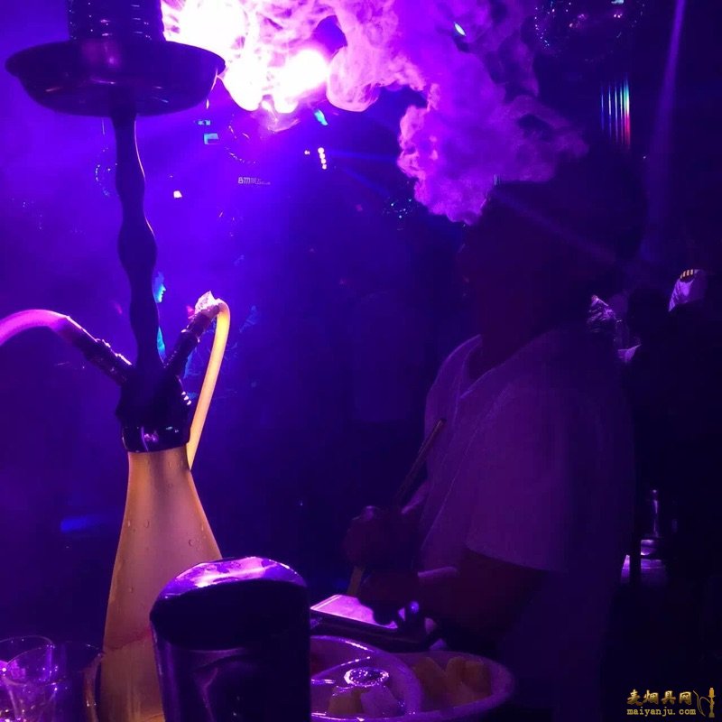 酒吧水烟怎么吸